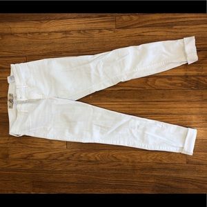 Cute white Hollister jeans!